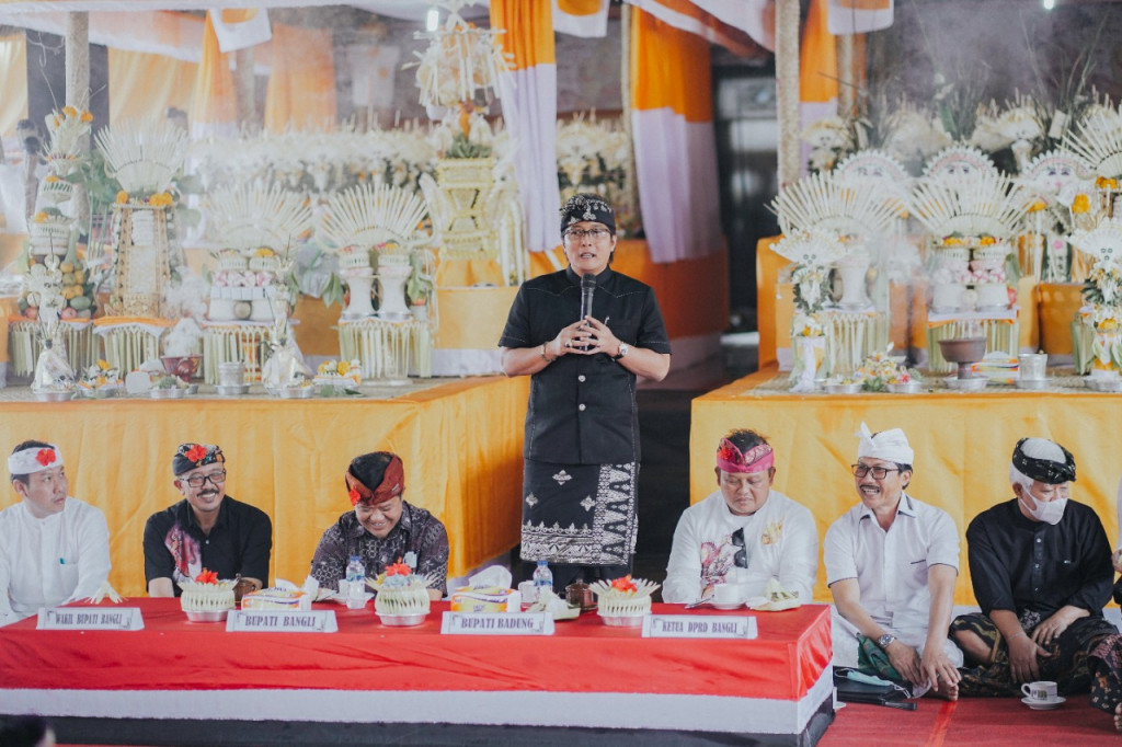 Bupati Giri Prasta Hadiri Upacara Pitra Yadnya di Desa Adat Kayubihi Bangli